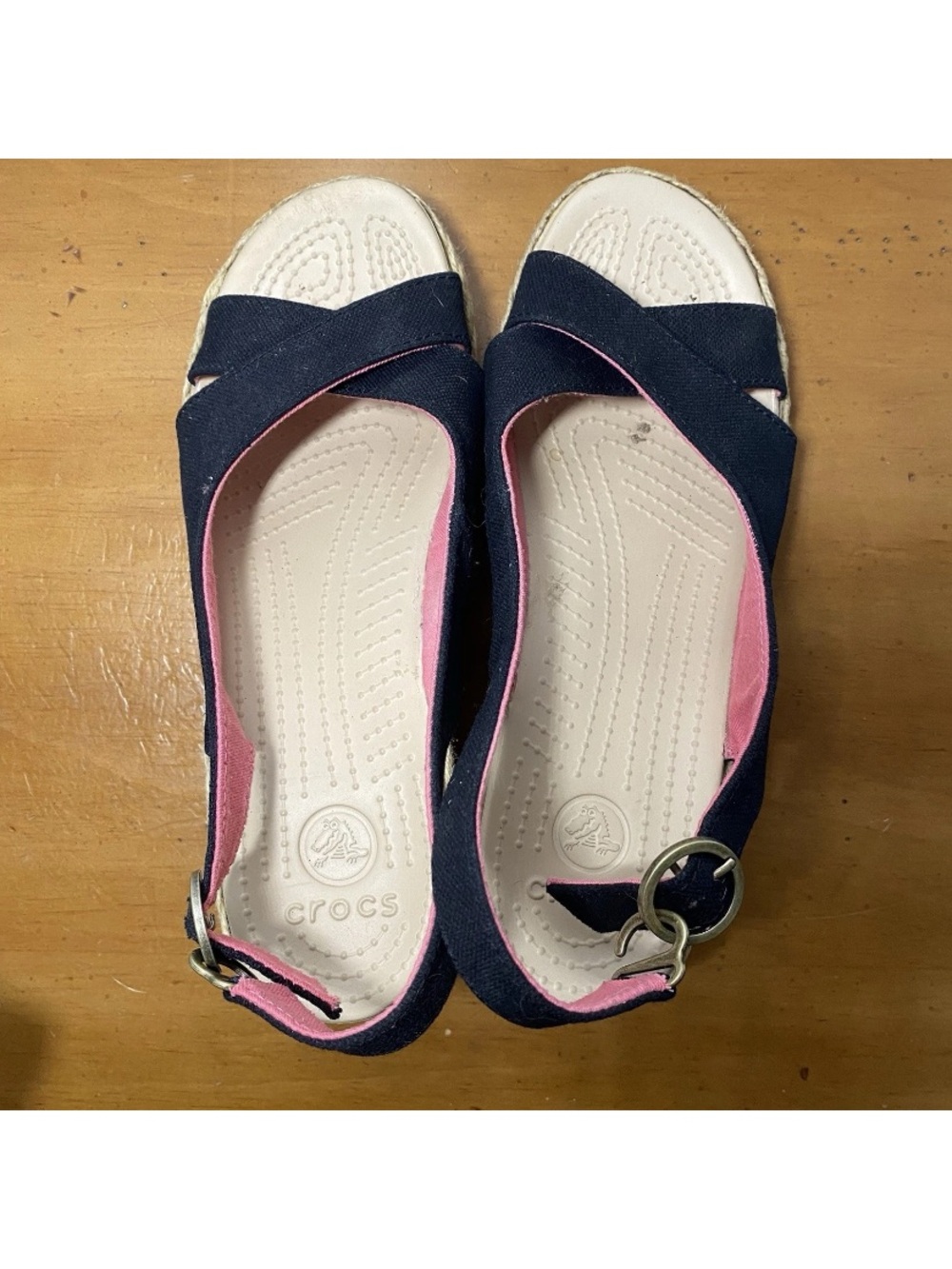 Crocs Women’s 9 Leigh Wedge Sandals Pink Canvas Espadrille Comfort Boho 12985 - Picture 5 of 7